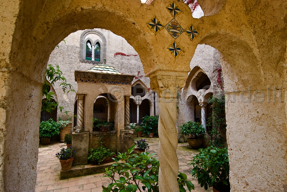 Cloister, Villa Cimbrone, Ravello, Amalfi Coast, Campania, Italy
 (cod:Campania - Amalfi Coast 08)